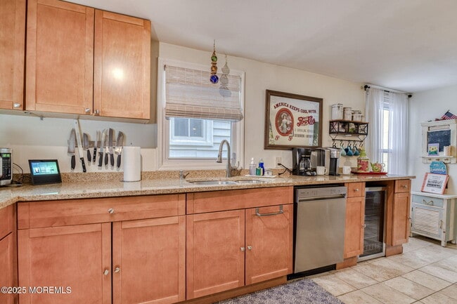 Building Photo - 19 Webb Ave