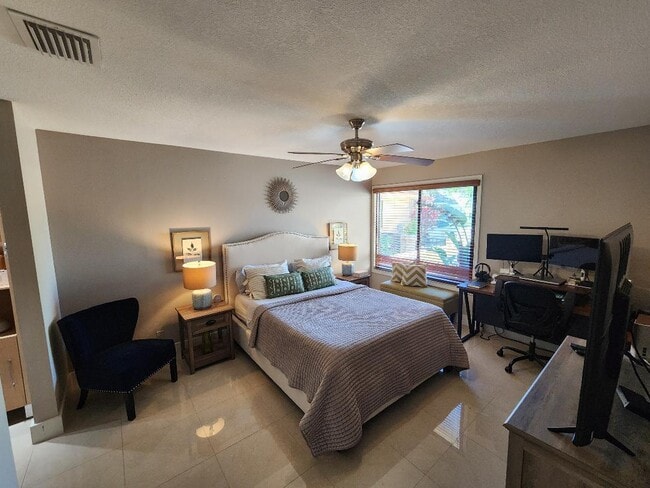 Building Photo - 3760 NW 19th St