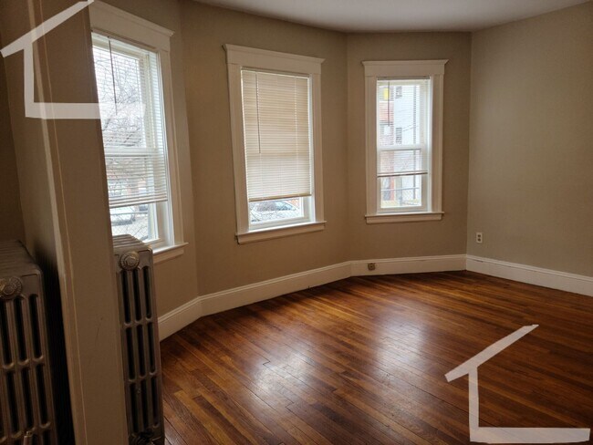 Building Photo - Large and Sunny 2-Bed, 1-Bath in JP Avail for June