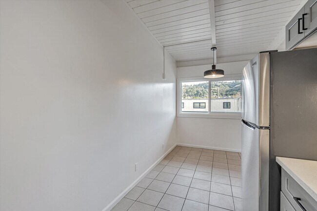 Building Photo - 2nd Floor 1Bed/1Ba Unit in El Cerrito - Re...