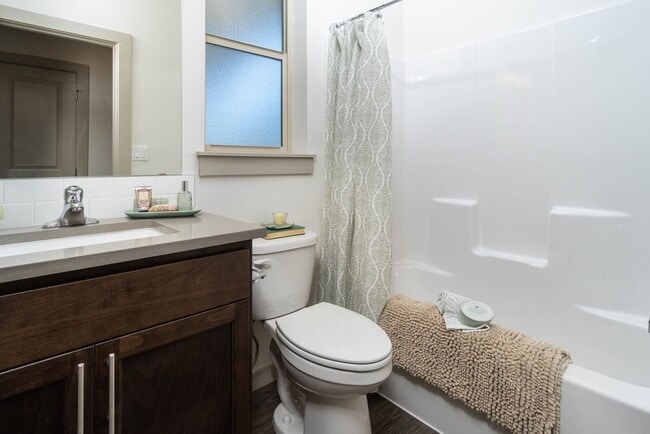 Building Photo - Newer 3 Bed/2 Bath Construction on Bend's Eastside - Cessna Drive