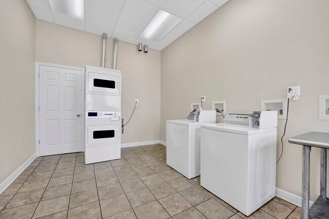 Building Photo - 414 Walnut St