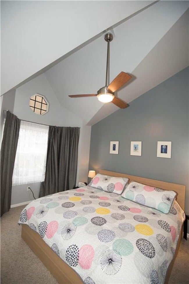 Building Photo - Condo in Bethlehem Township