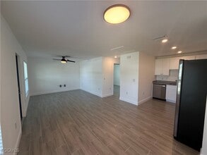 Building Photo - 915 Graystone Ave