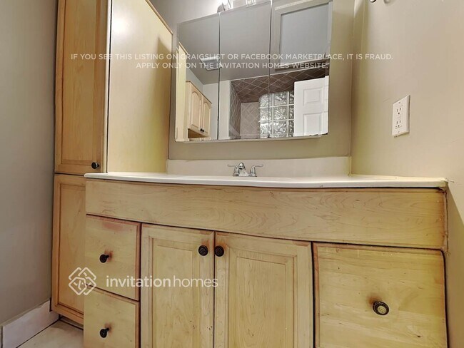 Building Photo - 4430 SW 70th Terrace