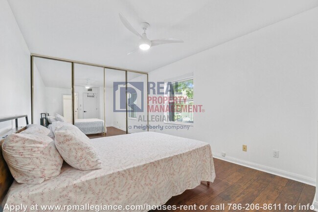 Building Photo - Stylish 2-Bedroom Townhome in Gated Boynto...