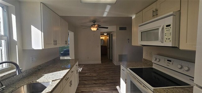 Building Photo - 1506 Edgewater Cir