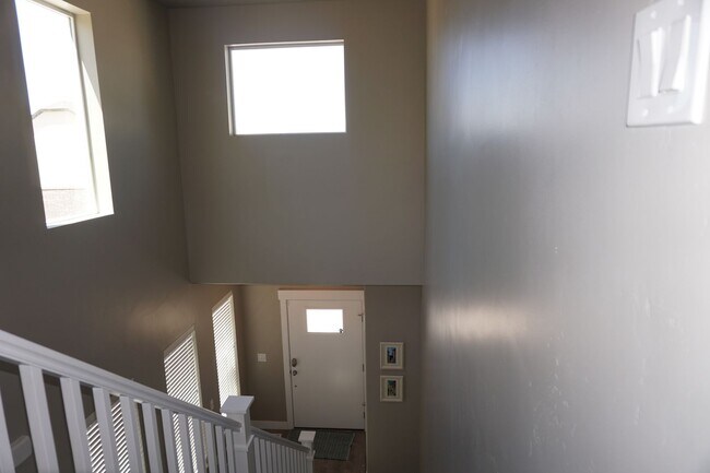 Building Photo - 719 E Ryder Pk Ln