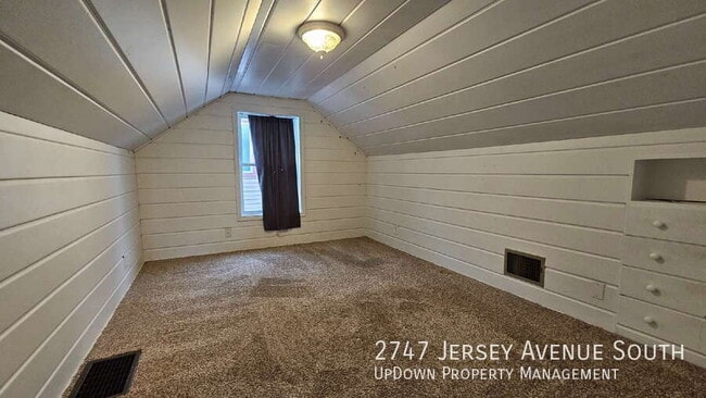 Building Photo - 2747 Jersey Ave S