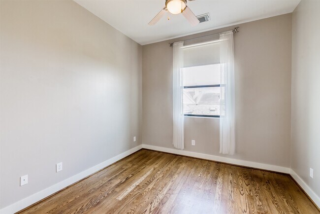 Building Photo - 1608 W Webster St