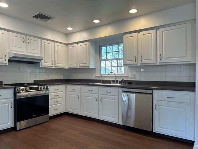 Building Photo - 11 Pocono Rd