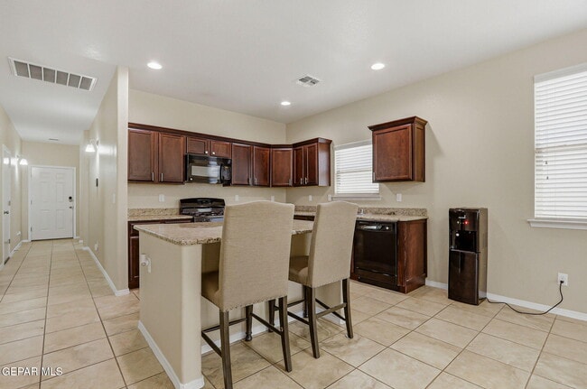 Building Photo - 14458 Vincent Kalel