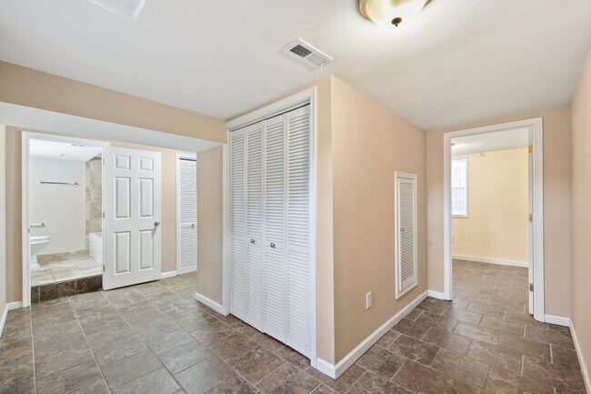 Building Photo - A GEM IN RIVERDALE HEIGHTS!