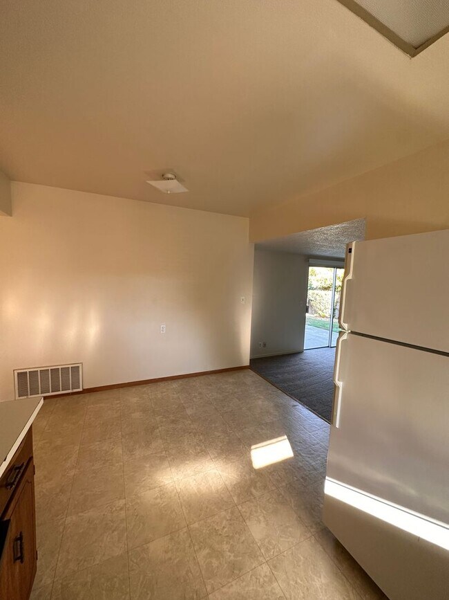 Building Photo - 2701 Blackburn Dr