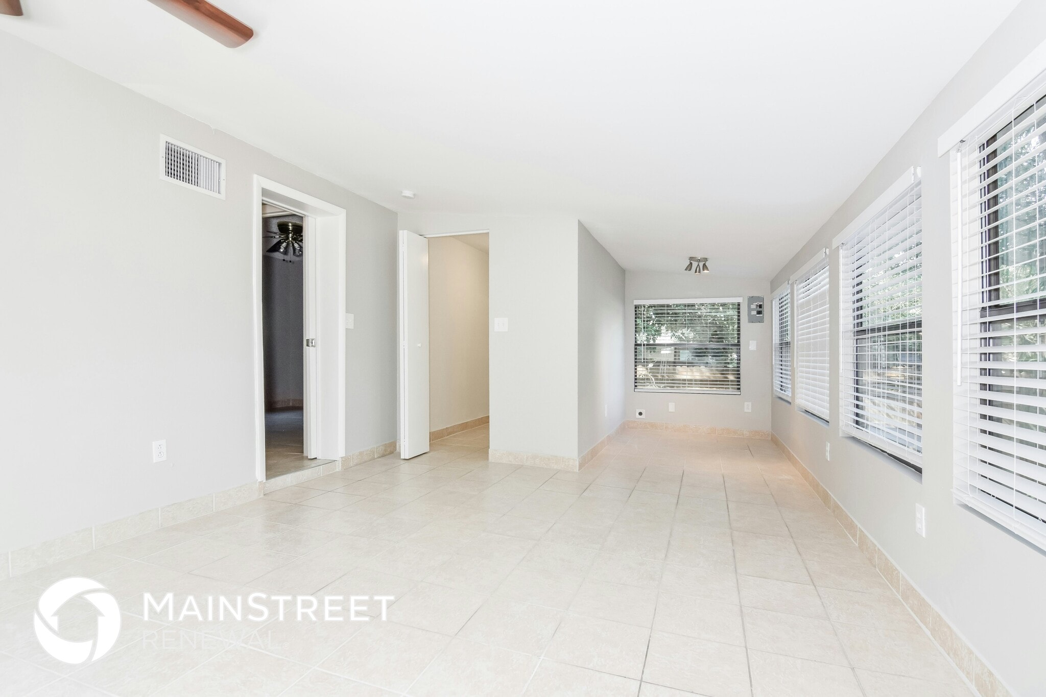 Building Photo - 1936 Pinehurst Dr