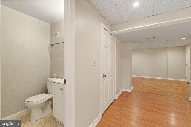 Building Photo - 321 Copperfield Ln