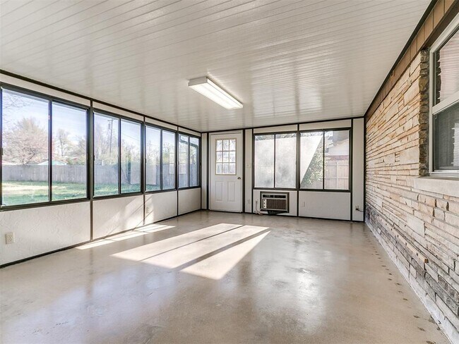 Building Photo - 2641 Osborne Dr