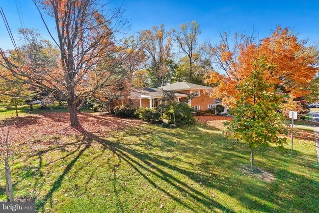 Building Photo - 6220 Robinwood Rd