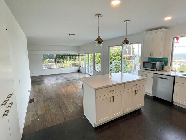 Building Photo - 3030 NW 95th St