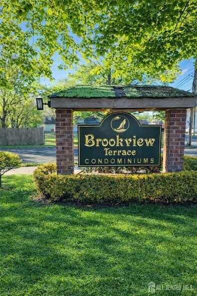 Building Photo - 289 Main St