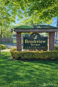 Building Photo - 289 Main St