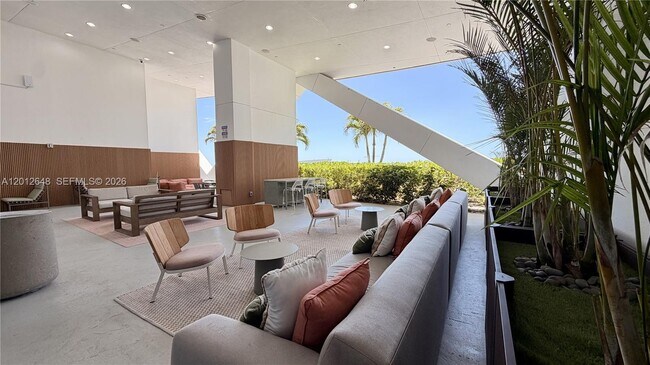 Building Photo - 888 Biscayne Blvd