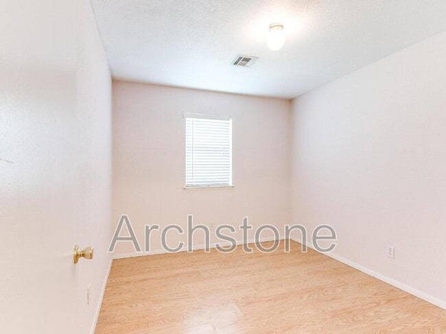 Building Photo - 501 S Santa Fe Dr