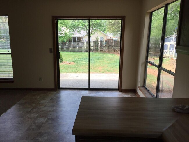 Building Photo - Newly Remodeled Home in the Wade Green Forest Subdivision