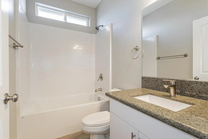 Building Photo - 1681 S Dandelion St