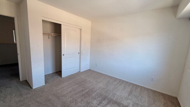 Building Photo - Modern Townhouse in Fairview Community of Bonsall