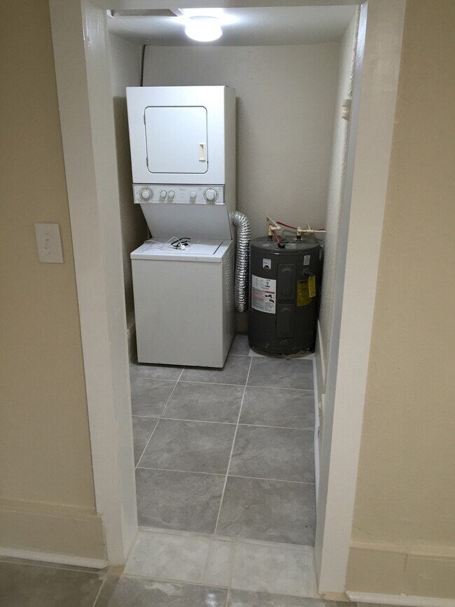 Building Photo - North Hyde Park 1 Bedroom Guest House