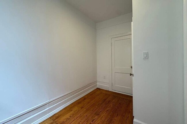 Building Photo - 31 E 127th St