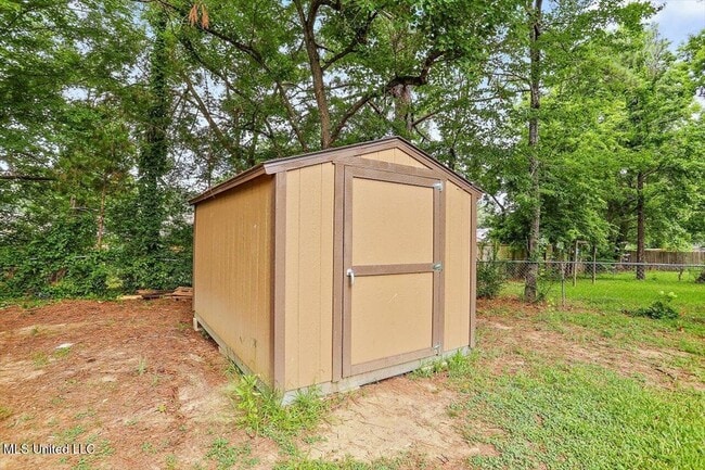 Building Photo - 757 Sandy Ln