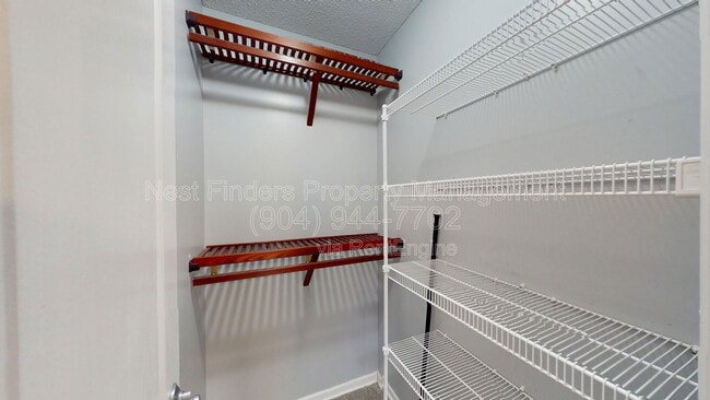 Building Photo - 12947 Tree Wy Ct N