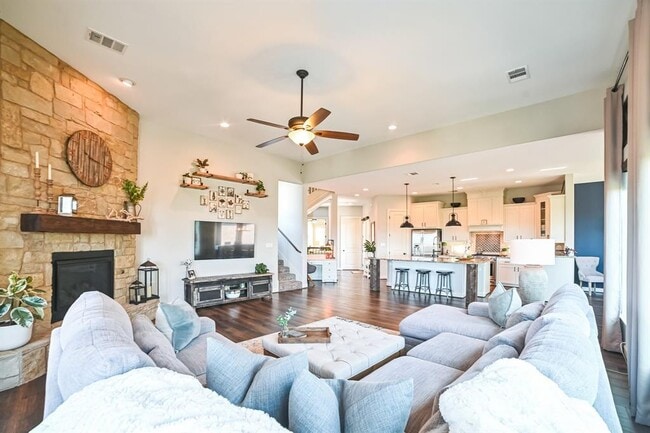 Building Photo - 2302 Arroyo Grande