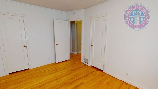 Building Photo - Gardener's Delight in Roseway Neighborhood! Charming NE Home Awaits" PET Friendly! NO SECURITY DE...