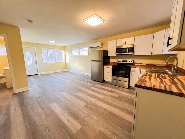 Building Photo - Move-In Specials Available! Completely Rem...
