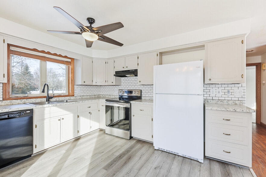 Building Photo - 809 W Ridgeview Dr