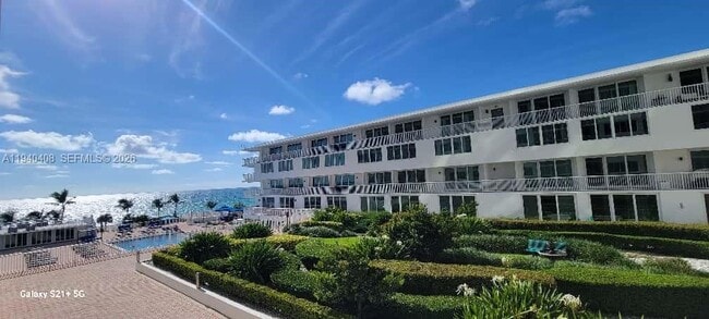 Building Photo - 5401 Collins Ave