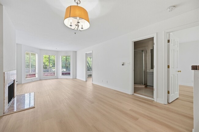 Building Photo - Hip Condo Apt. in the Mission+ Great Walkability+ Laundry in the building!