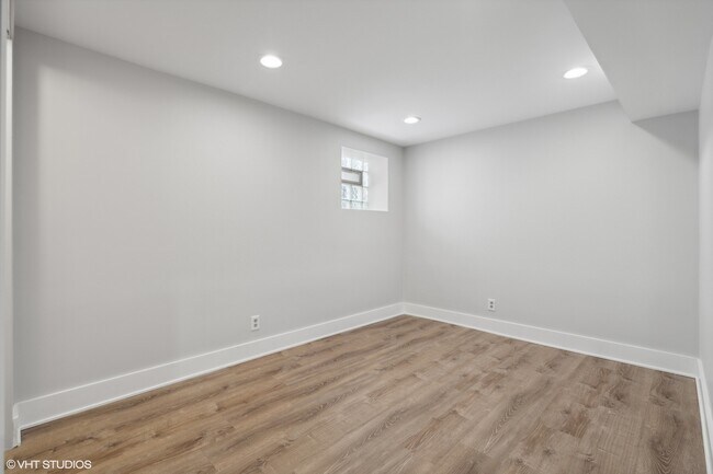 Building Photo - 1307 W Newport Ave