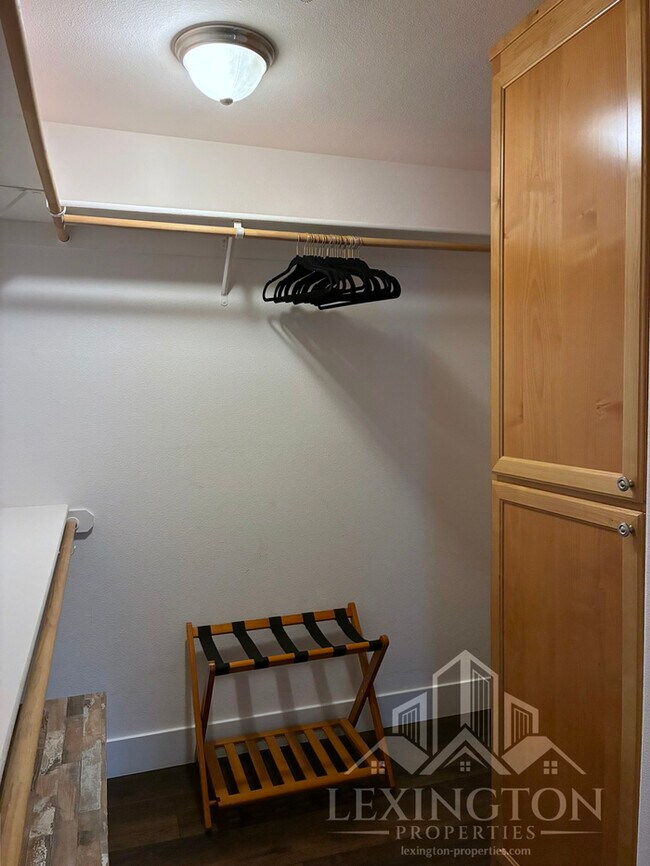 Building Photo - Beautifully Upgraded, 2BD/2BA, Condo Home in The Phoenician, Roseville!