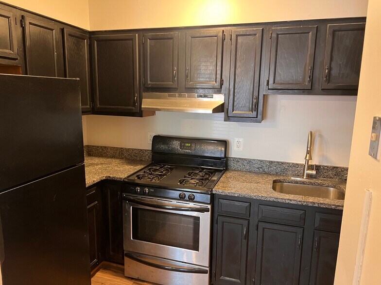 Kitchen - 525 W Mosher St