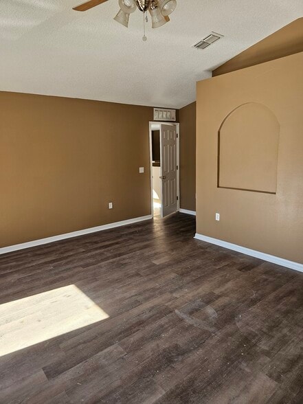 Building Photo - 9316 N Dallas Way