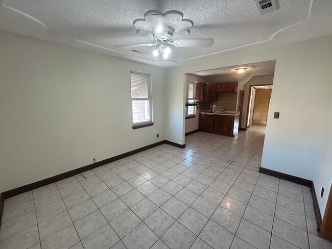 Building Photo - 5827 Lumley St