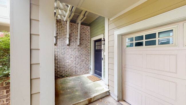 Building Photo - 1328 Ordermore Ave