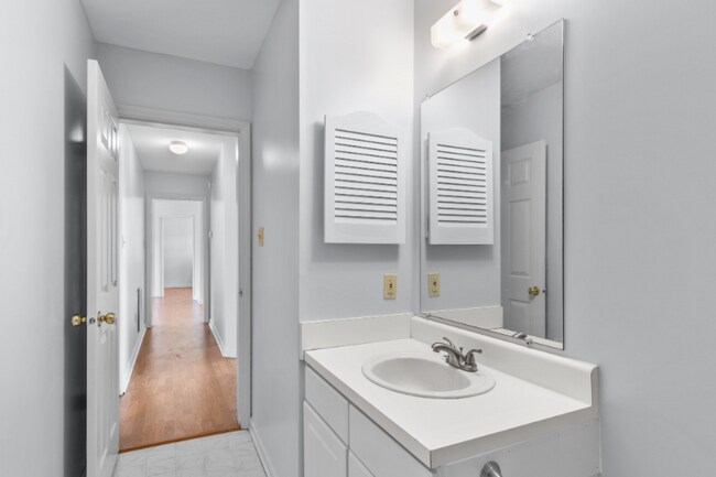 Building Photo - 736 Comet Dr