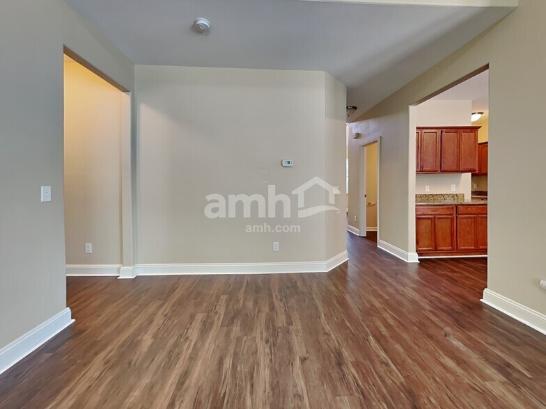 Building Photo - 830 Hyacinth Cir