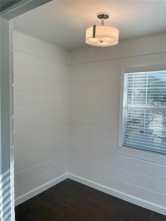 Building Photo - 918 Golfview St