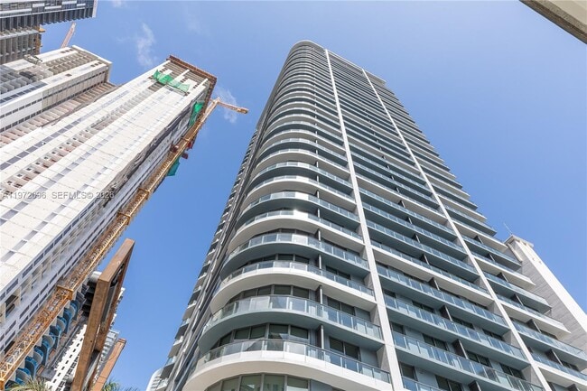 Building Photo - 121 NE 5th St